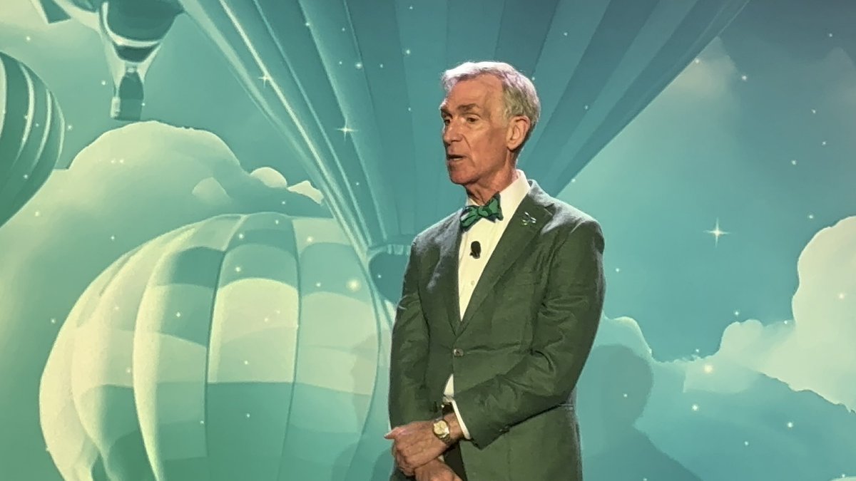 phintz's tweet photo. Not gonna lie, it was pretty cool hanging out &amp; learning with my new friend @BillNye, you know him as The Science Guy! He is spot on when it comes to #WorldClimateChange &amp; ways we can overcome this massive problem! @asugsvsummit @ISTEofficial @techlearning @FutureReady @NTHSD219 https://t.co/mnTWymicoc