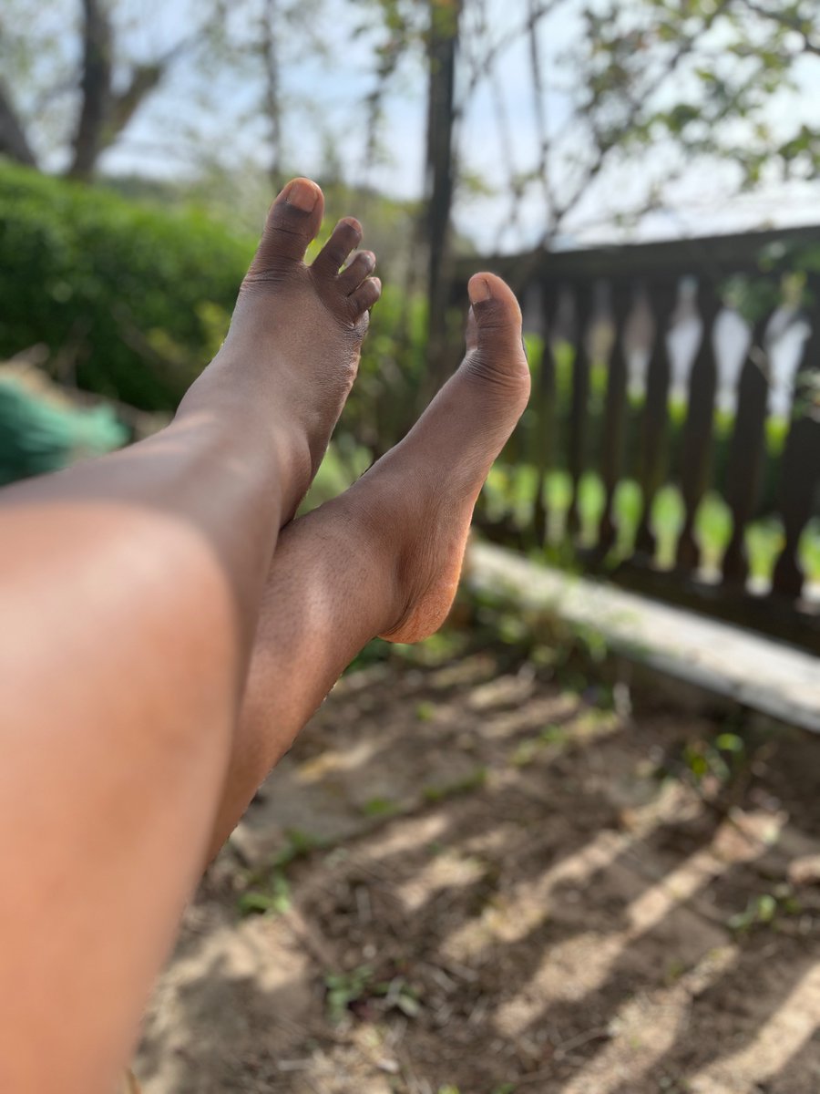 Ebonyqueeni's tweet photo. Du weisser Loser hast nix anderes verdient, als den Boden auf den ich laufe, sauber zu lecken!

#findom https://t.co/blZaZUBXtA