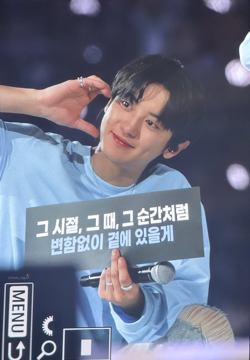 CHAN_night61's tweet photo. 240414 EXO FANMEETING:ONE 2회차

변함없이 찬열이 곁에 있을게🥰
항상 찬열이편🫡

#찬열 #CHANYEOL https://t.co/y0hn4jhtMj