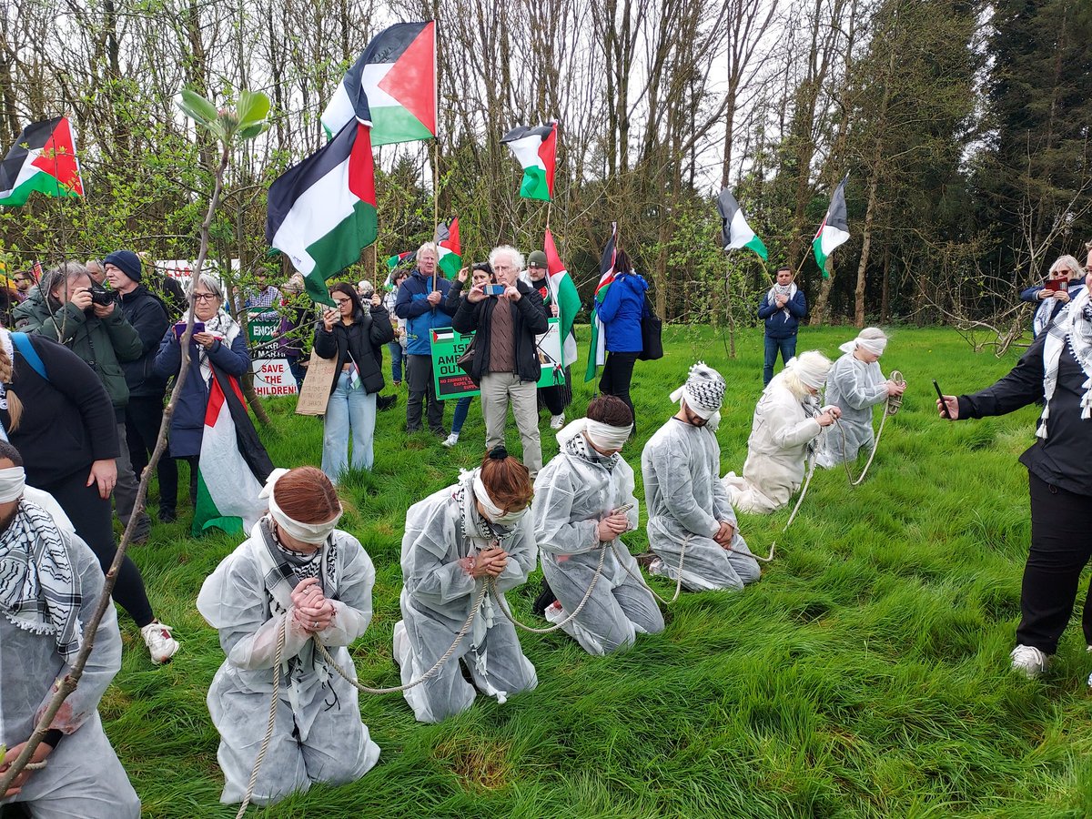 Unlike our political leaders, #Irish people are speaking out about the atrocities being carried out in #Palestine Protest at #Shannon Airport today, a civilian airport in a 'neutral' country which is being abused by the #US military for more than two decades. #GazaGenocide