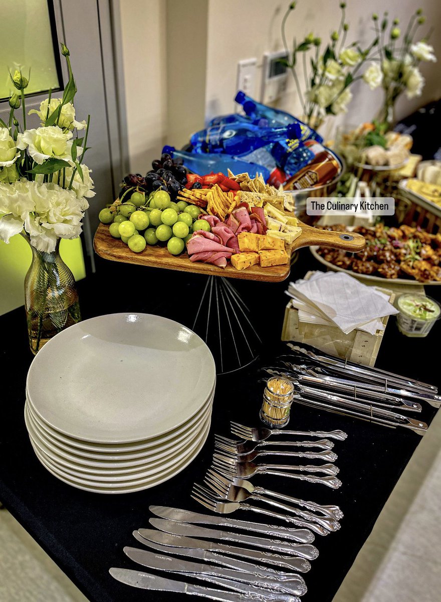 ChefLindaMni's tweet photo. Weekend work. Book our catering services 📞0664480658. Email 📧 cheflinda@theculinarykitchen.co.za #Bonang #Zinhle https://t.co/Xsajsu3pHT