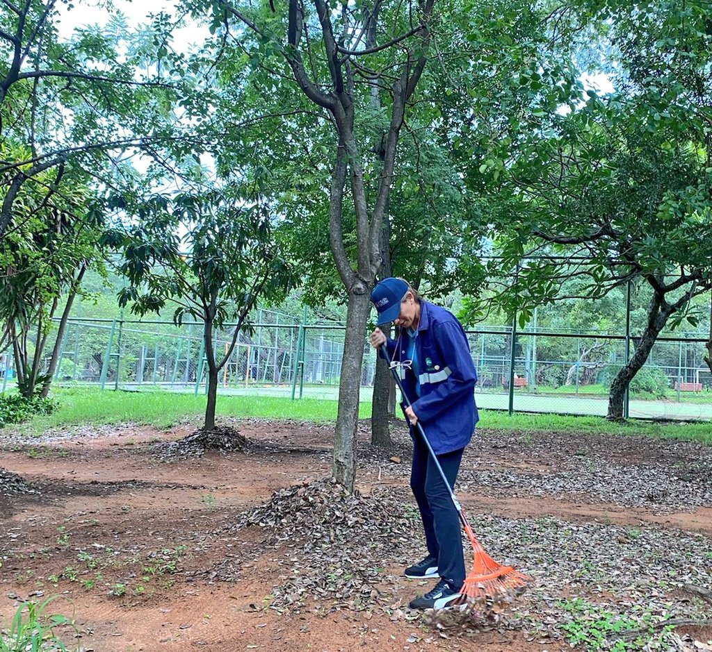 👉 Tareas de aseo en el emblemático parque Carlos Antonio López 🫶🌳 ▶️ Todos los días trabajamos en pos de espacios verdes limpios y ordenados 💪