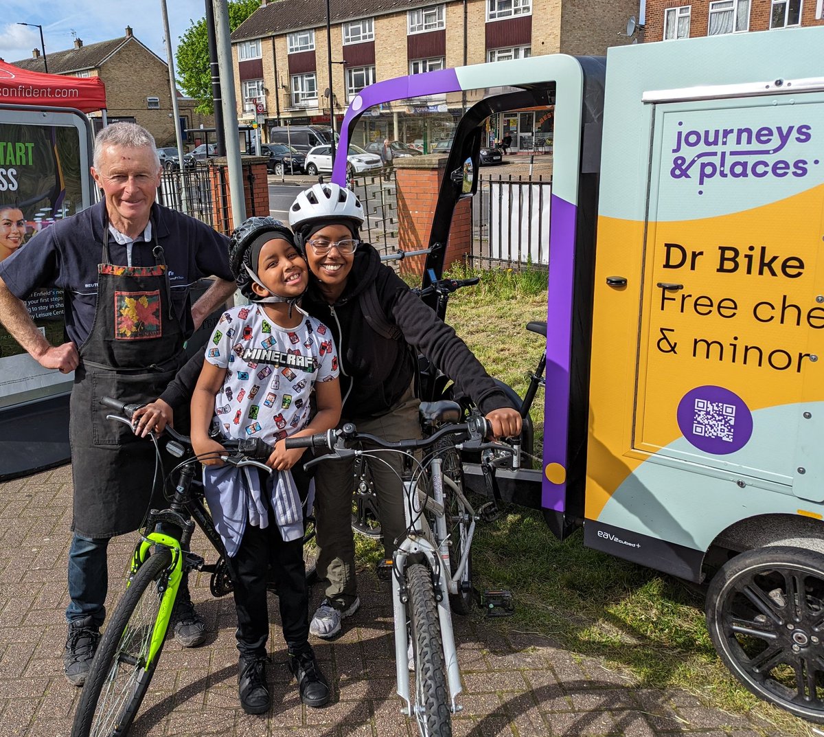 Mum Yani & son Khalil got their 🚲🚲 checked out at @JourneysPlaces Dr Bike. Khalil's front brakes broken. Common fault with kids bikes where the noodle will not engage with the broken brake mechanism. Adjusted Khalil's saddle height. Older brothers bike & now handed down