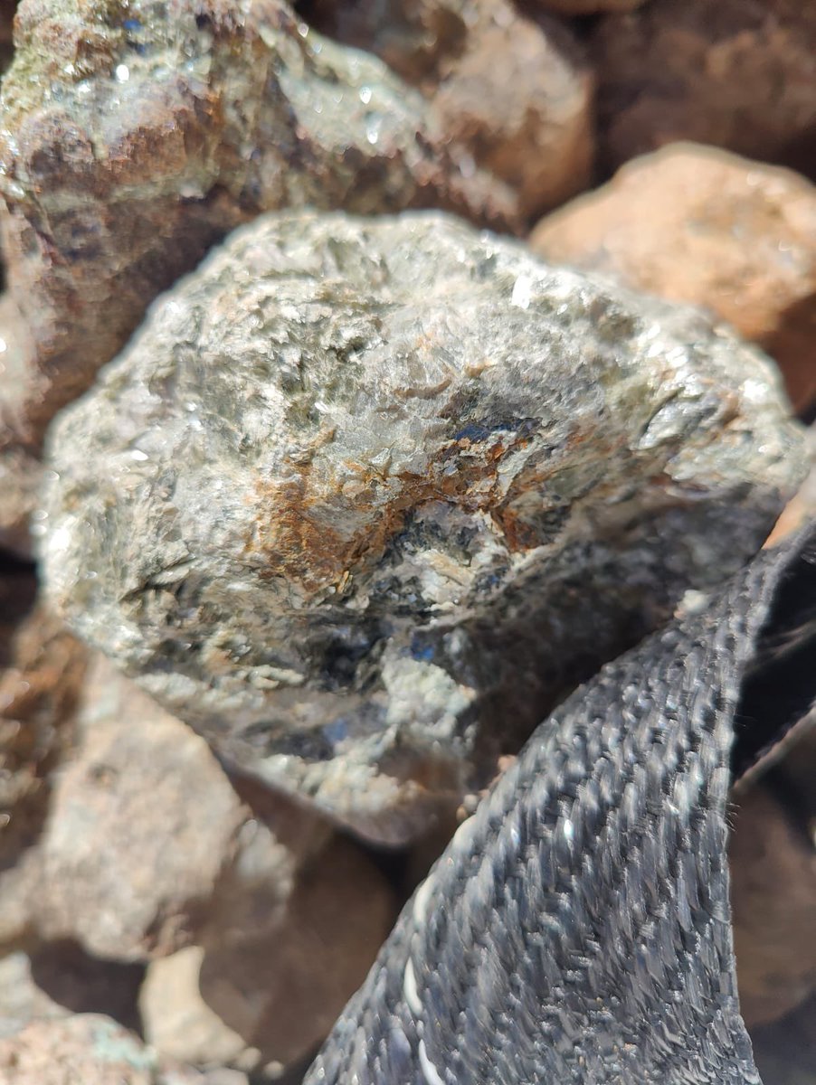 JB_MiningAfrica's tweet photo. Coltan - tantalum mineralisation at Blesberg that was sampled on Friday as part of the finalisation of an initial 2 tonne sale for a longer term offtake arrangement.  

@MarulaPlc #MARU https://t.co/GqBEMK1QcN