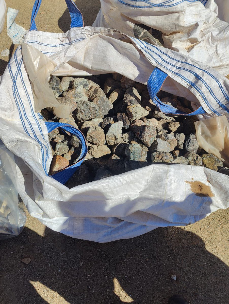 JB_MiningAfrica's tweet photo. Coltan - tantalum mineralisation at Blesberg that was sampled on Friday as part of the finalisation of an initial 2 tonne sale for a longer term offtake arrangement.  

@MarulaPlc #MARU https://t.co/GqBEMK1QcN