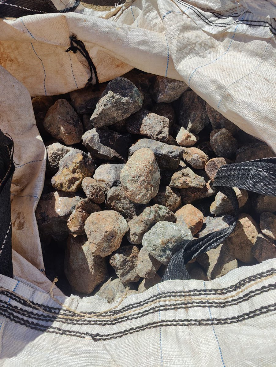 JB_MiningAfrica's tweet photo. Coltan - tantalum mineralisation at Blesberg that was sampled on Friday as part of the finalisation of an initial 2 tonne sale for a longer term offtake arrangement.  

@MarulaPlc #MARU https://t.co/GqBEMK1QcN