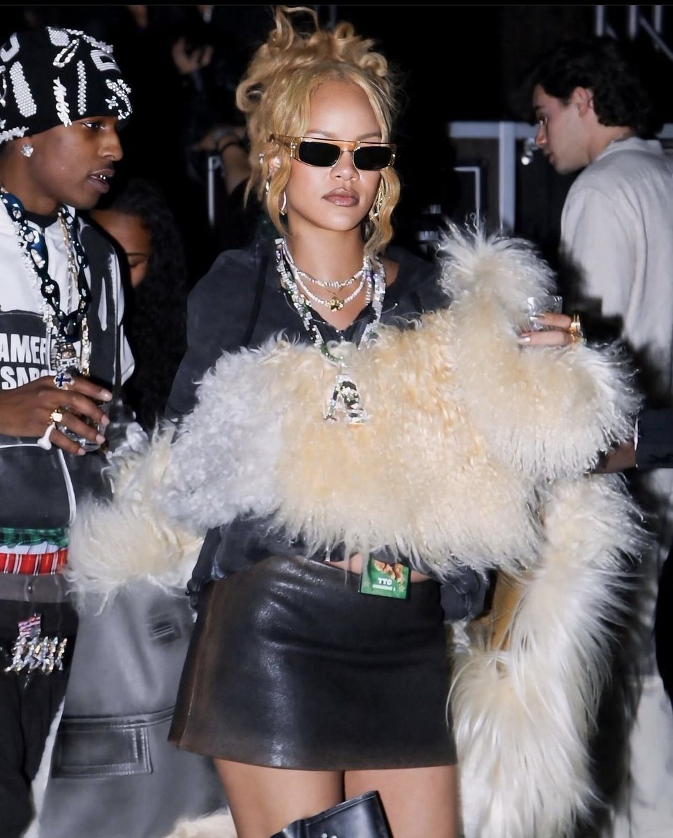 legendarihhhh's tweet photo. Rihanna at #COACHELLA 2024. https://t.co/0Ao9l3k98t