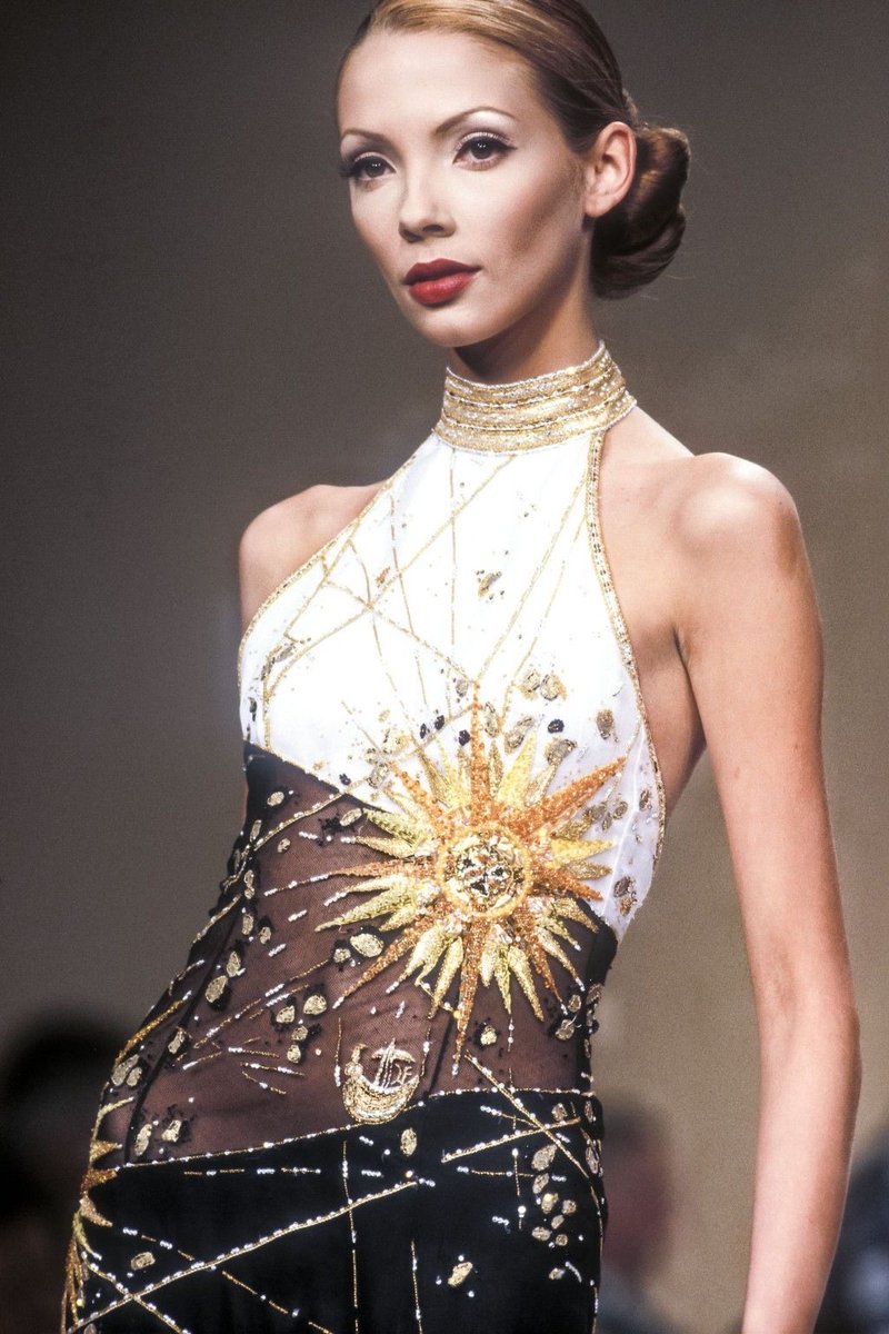 TheBlackGlinda's tweet photo. S/S ‘96 Louis Féraud https://t.co/Pib3ulE2fr