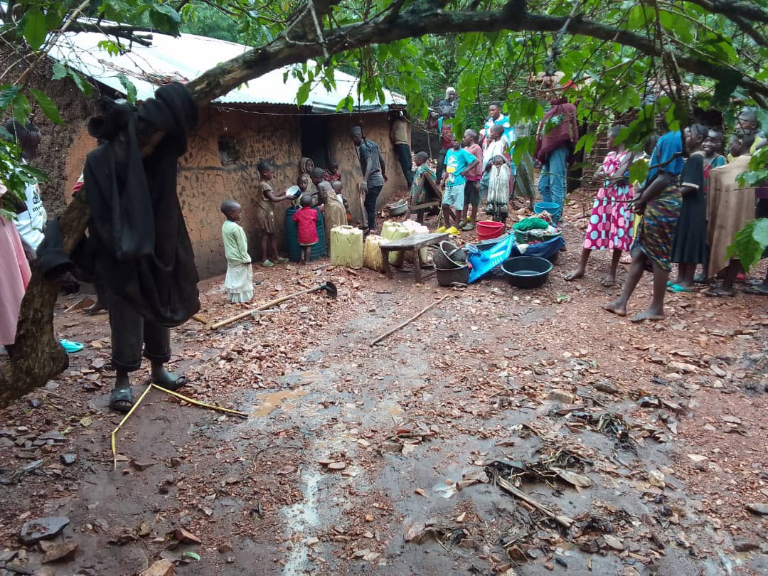 YAGANET1's tweet image. This afternoon, heavy rains causing mudslides in the Kabughabugha community, Kasika Rukoki Subcounty of Kasese District have caused damage to several homes. #KaseseDistrict #RainDamage #ClimateChangeImpacts @UrgentAct @C4C_Uganda @Maru_foundation @MumClimate #ResponseNeeded
