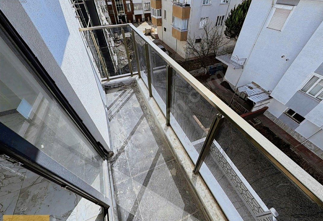 Biri Eskişehirlilere balkonun ne demek olduğunu öğretebilir mi