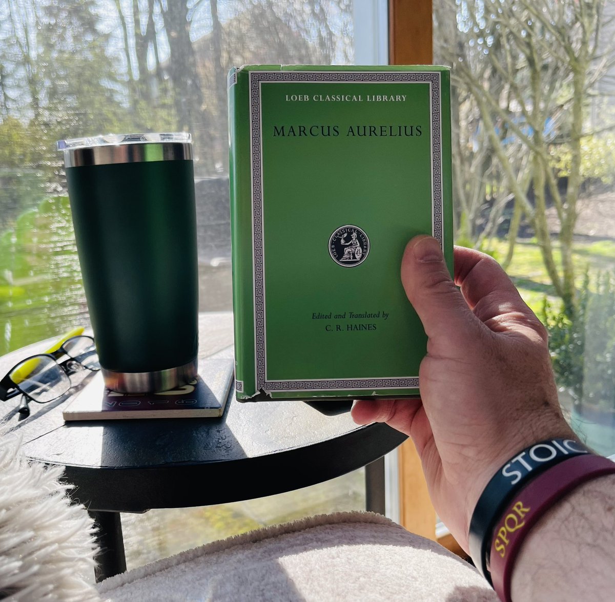 Marcus Aurelius, Loeb, and coffee on a sunny Sunday morning. The ultimate trifecta 🏛️💪