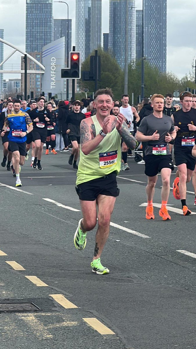 Manchester Marathon, strava time vs official chip time. My first and possibly only ever marathon 🏅🏃🏼‍♂️2️⃣6️⃣.2️⃣ 
@Mara_Mcr  #manchestermarathon
