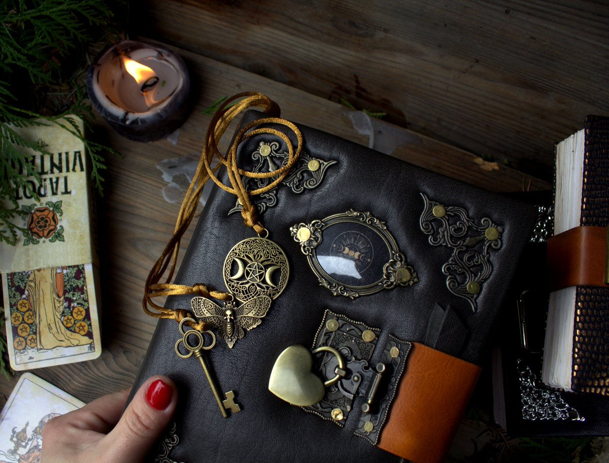 MemoryKeeper9's tweet image. memorykeeper.store/products/antiq… 
The magical Grimoire is completely handmade in a cover made of genuine leather.
The drawing on the skin is applied with a special gold paste based on wax, the whole style of the grimoire is vintage.
It&apos;s like the Grimoire is hundreds of years old