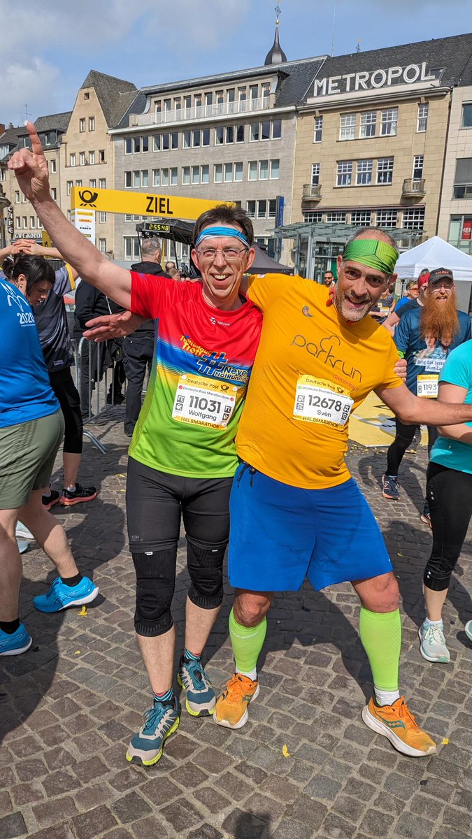 EhmkeWolf's tweet photo. Post - Halbmarathon in Bonn. Immer wieder schön auch wenn es mein langsamster war. Aber mach der Lauf-Pause bin ich sehr zufrieden. Der 5km Parkrun in der Rheinaue hat das schöne Wochenende abgerundet. 
#nevernotrunning #halbmarathon https://t.co/rZcatsXEZO