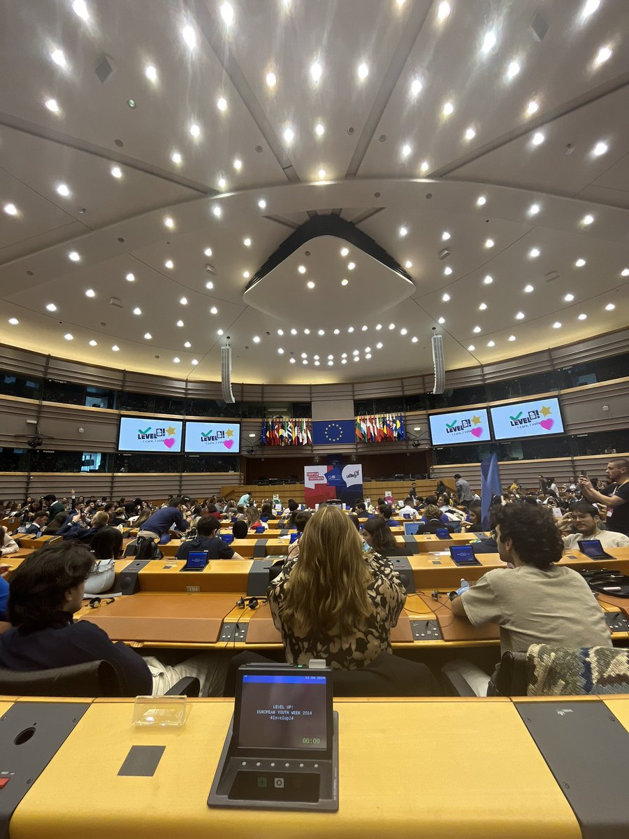 Charlotte_Thblt's tweet photo. Last 2 days I was present on behalf of @EPSA_Online at the LevelUp! event organised by the @Youth_Forum at the European Parliament. 🇪🇺

The opportunity for young leaders to talk about the importance of youth rights and engagement. 

Let’s vote from the 6th to the 9th of June! ✨ https://t.co/SkGwnpropi