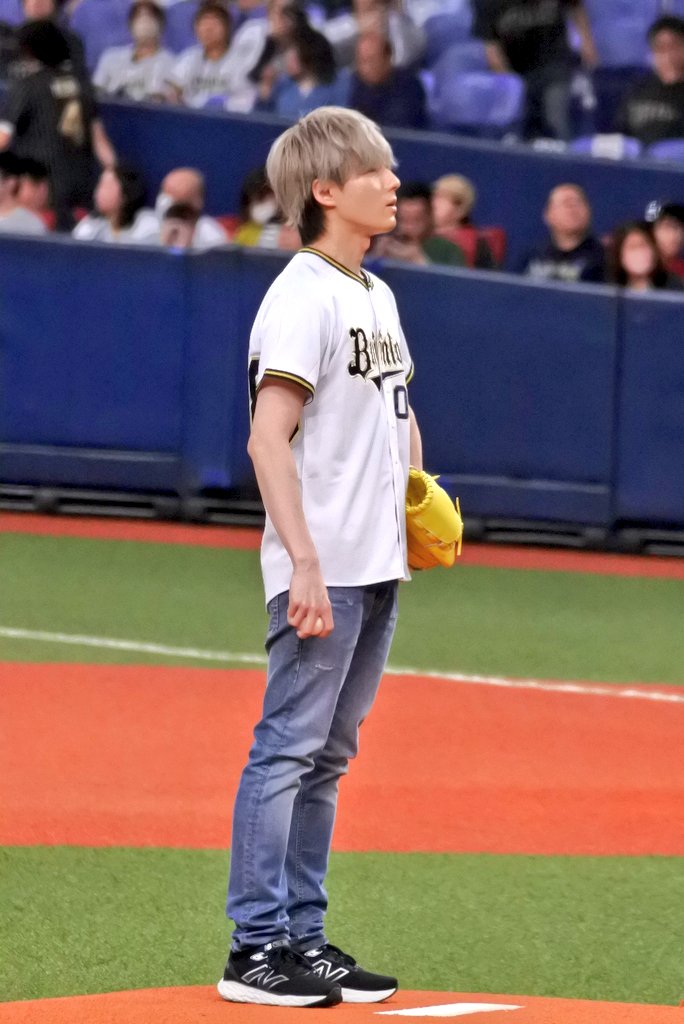 今日の始球式は声優の増田俊樹さんでした