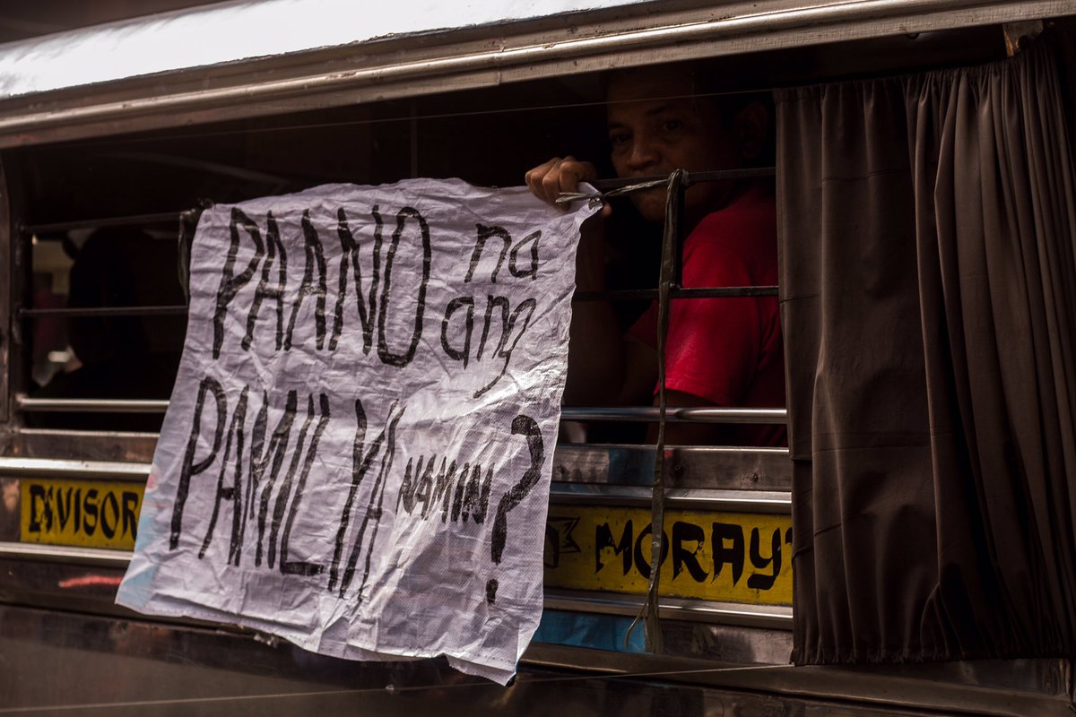 elicopter23's tweet image. Mga paborito kong larawan mula sa nakaraang transport strike!

Bukas, samahan nating muli ang mga tsuper sa kanilang laban para sa kabuhayan at karapatan! Wala munang pepreno dahil hindi pa tapos ang ating laban!

#NoToJeepneyPhaseout
#NoToPUVModernizationProgram