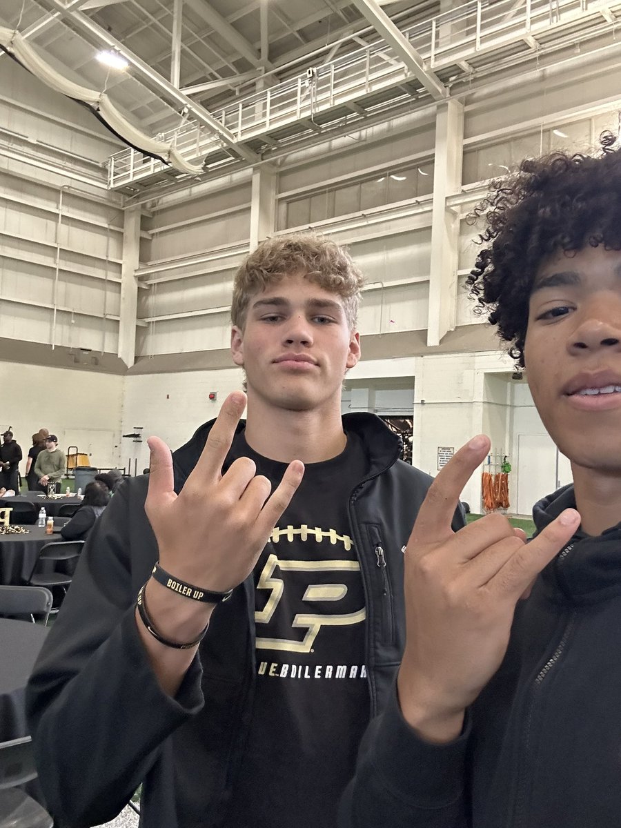 Ouuu them boys lit @BoilerFootball 🔥Purdue 2024 signee @donovannnnn2 with Purdue 2025 commit @LandonBrooks21 👀👀👀 2 of the top prospects in their classes both decided to stay home! Gonna put on a show for the home state for the next couple years 📈 Thankful to be a vessel 🙇🏾‍♂️