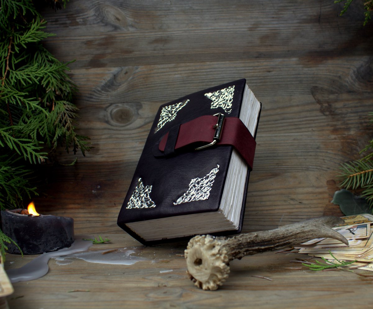 MemoryKeeper9's tweet image. memorykeeper.store/products/pract… 
Thick locking journal -The perfect w.i.t.c.h. handwritten diary journal handmade vintage for those magic vibes you&apos;re crazy about.