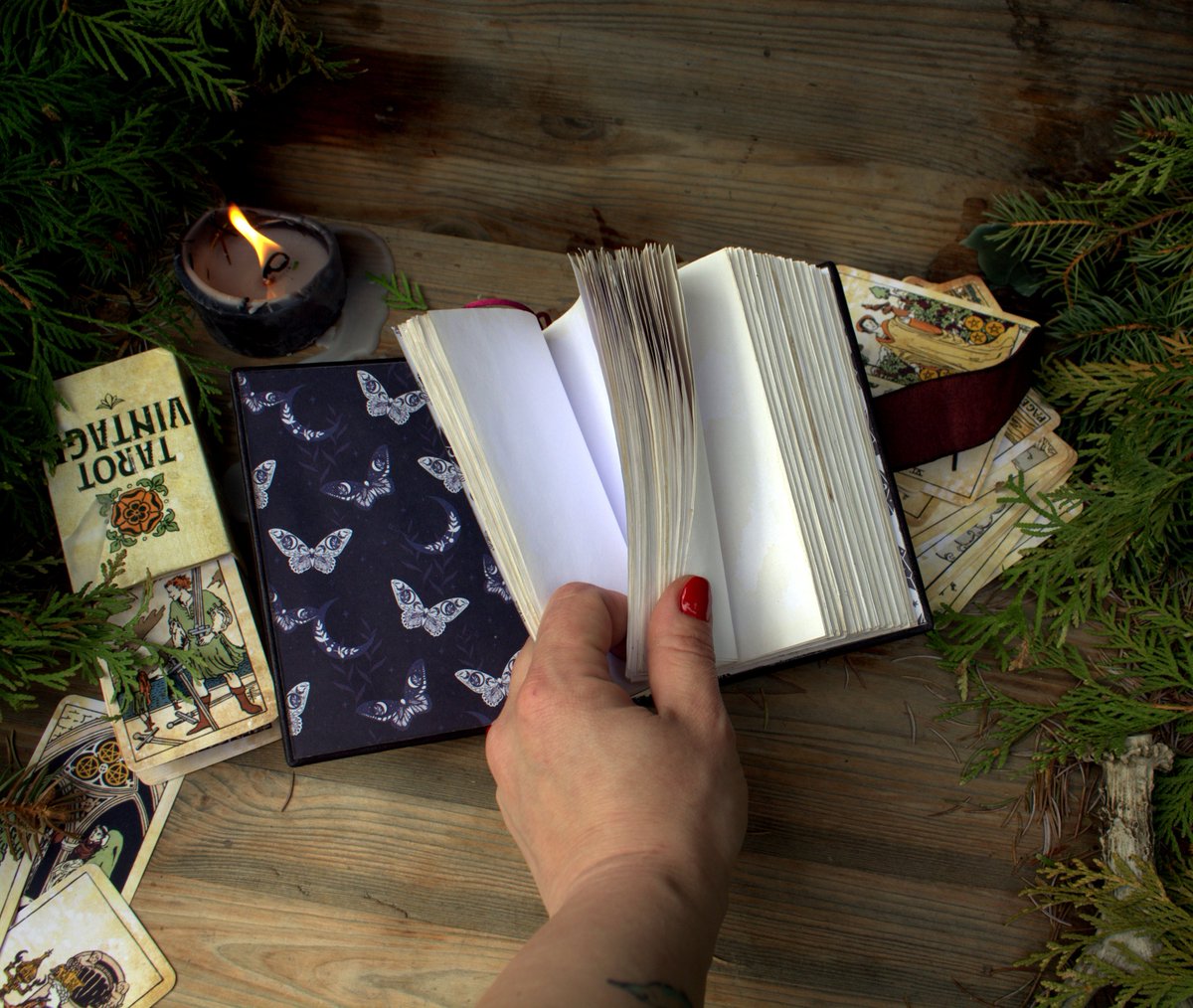 MemoryKeeper9's tweet image. memorykeeper.store/products/pract… 
Thick locking journal -The perfect w.i.t.c.h. handwritten diary journal handmade vintage for those magic vibes you&apos;re crazy about.