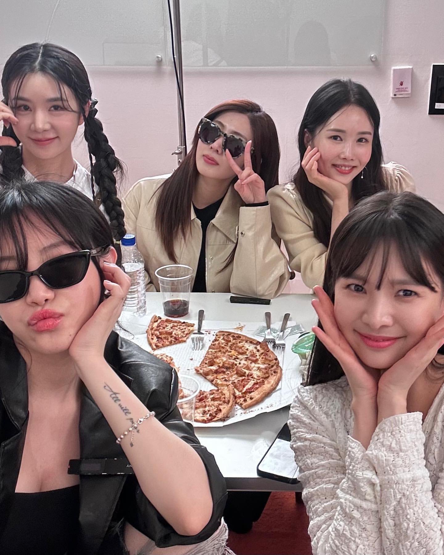 GLIWQ_rXUAAVrQ0?format=jpg&name=large