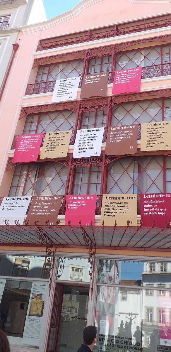 Coimbra têm memória: não esquecemos, não perdoamos. 
Edifício Chiado. Abril, 2024
📷 Maria Manuel Almeida
