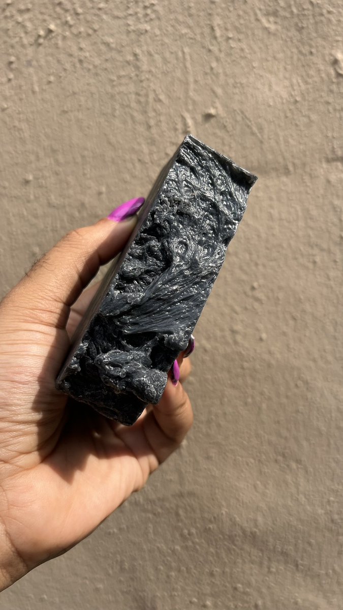 ifuure_co's tweet photo. @PansexualMayhem The nwa bar is an activated charcoal and tea tree oil blend that is deep cleansing and refreshing. https://t.co/v4plRrNvPL