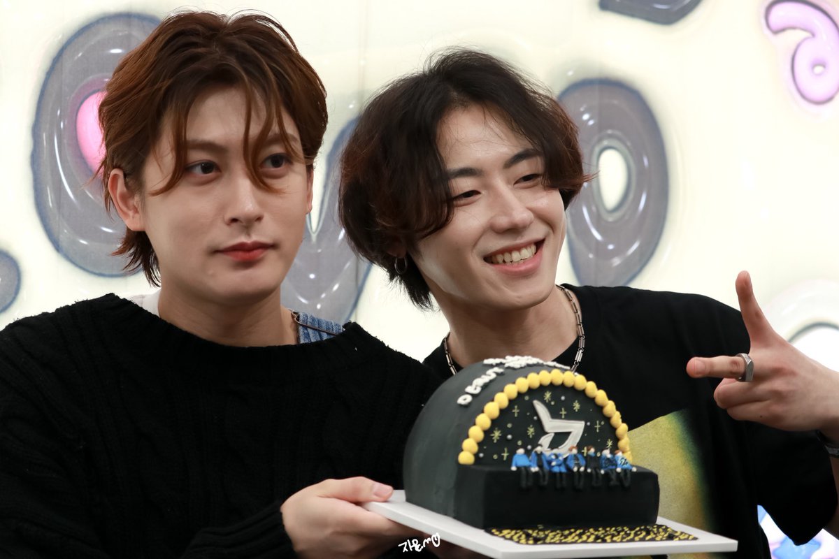 BrazilBlockB's tweet photo. Jaehyo e U-Kwon sendo os mais lindos do universo 🥺 Amamos tanto que dói 🐝💛🖤

cr: BB_kkng https://t.co/YSsLsBGy1n