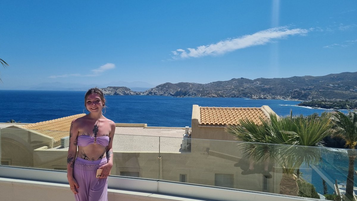mvrkmcinch's tweet photo. spendin time with my fave lil lady in crete. am very grateful for each day a get to wake up beside her and forever thankful we can share these experiences 🥰☀️ https://t.co/AEkMAXC78m