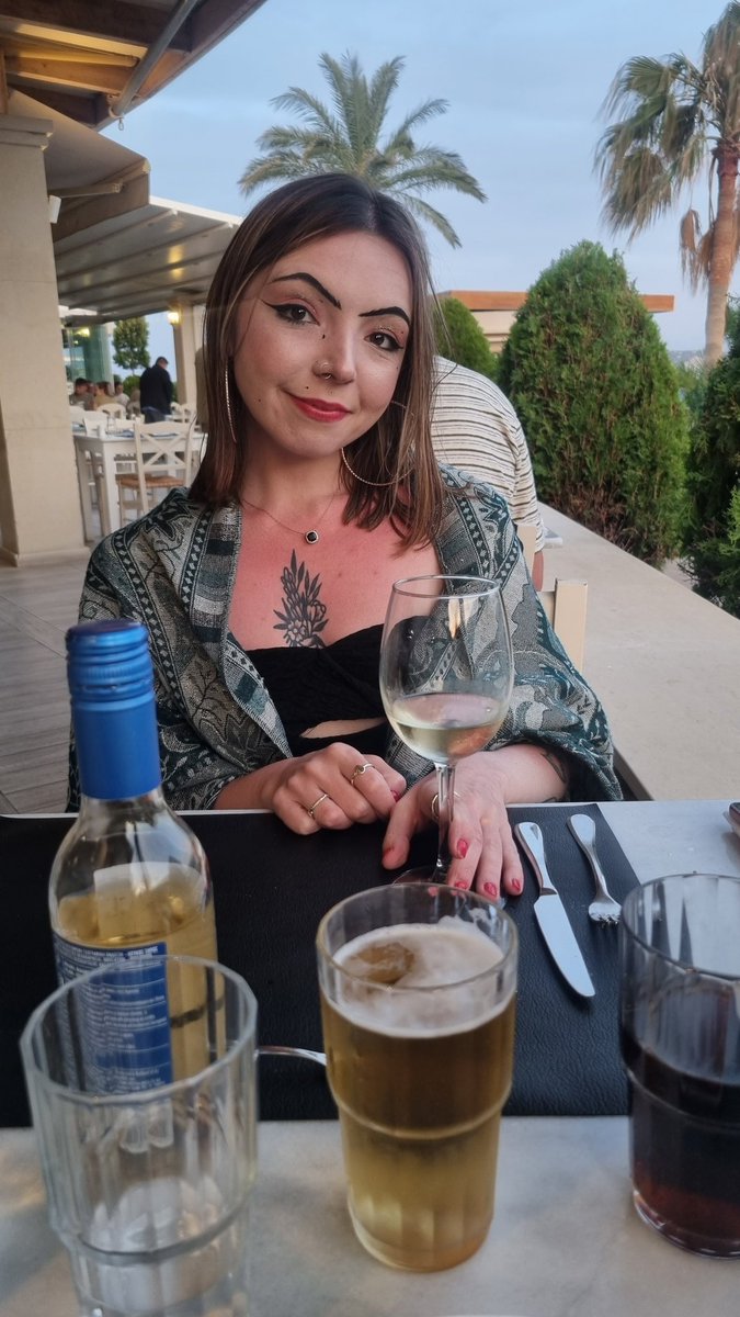 mvrkmcinch's tweet photo. spendin time with my fave lil lady in crete. am very grateful for each day a get to wake up beside her and forever thankful we can share these experiences 🥰☀️ https://t.co/AEkMAXC78m