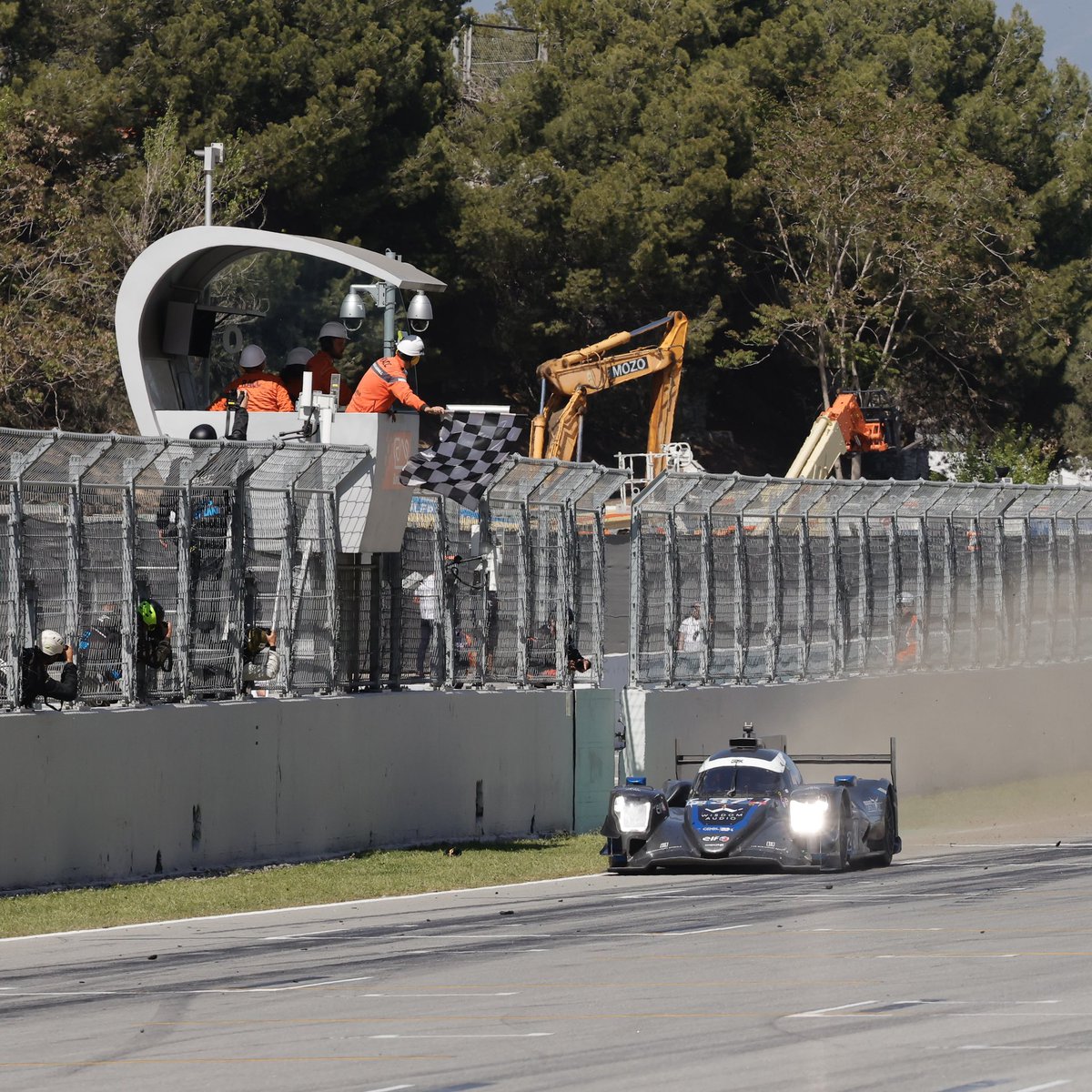 Circuitcat_es's tweet photo. 🏁🏁🏁 @lorenzo_fluxa, @Bmalthejakobsen_ y @M_Ritmo (@COOLRacing) ganan las #4HBarcelona! 👏👏👏👏

#ELMS https://t.co/XRssZrnT4M