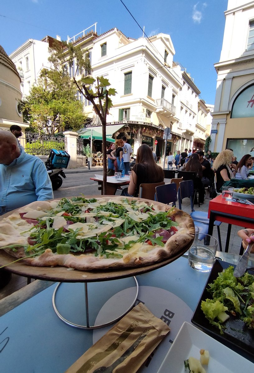 Sunday Sunny vibes! 🖤😎🤘☀️ Pizza Time 🍕 #SundayMood #Athens