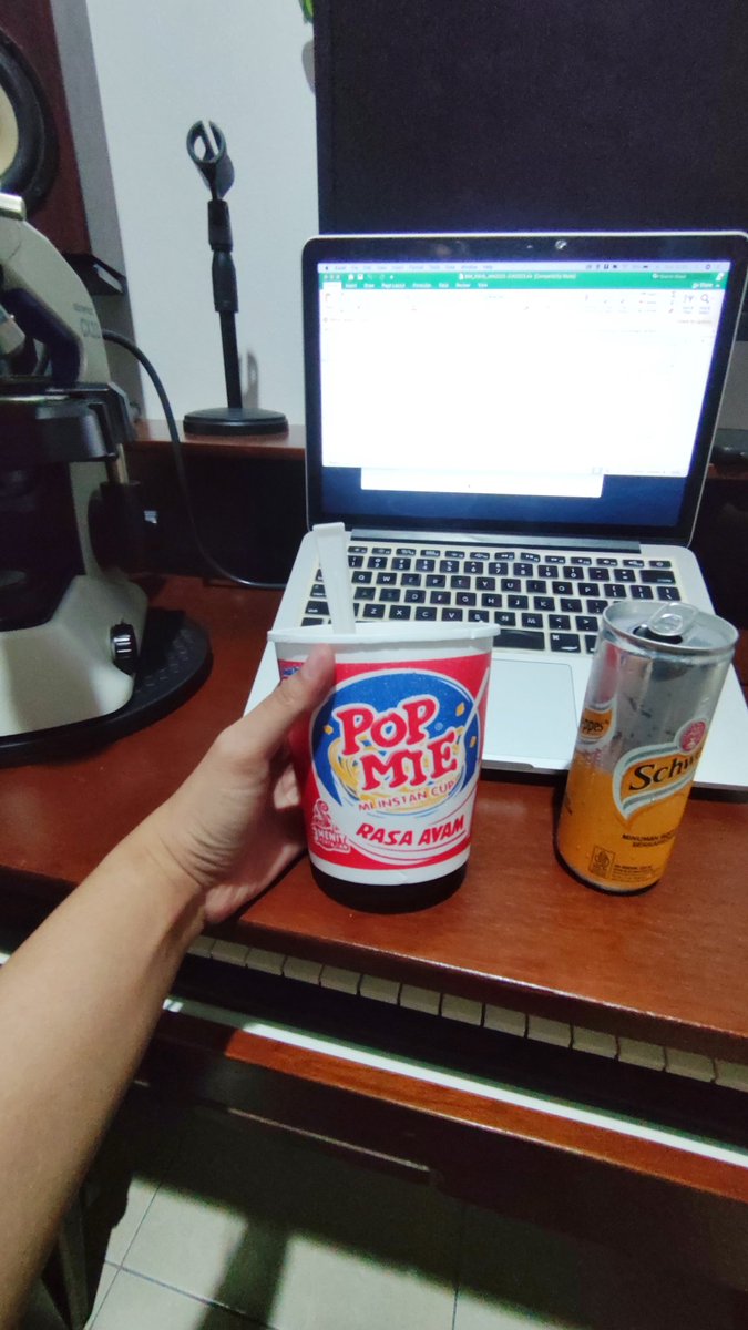 annamayra's tweet photo. overwhelmed by opor dan santan santanan. pop mie to the rescue. https://t.co/bsgS2RYaju