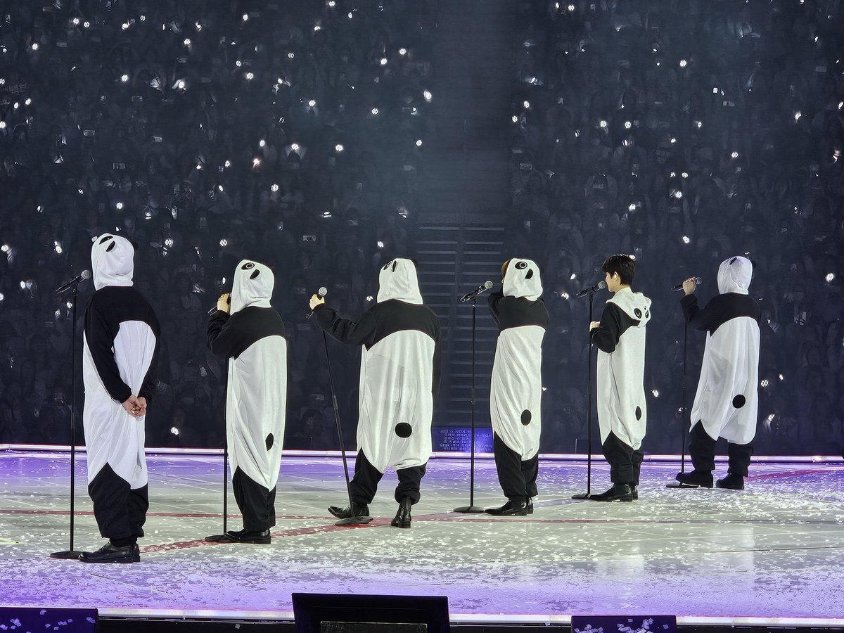 EXOGlobal's tweet photo. [PREVIEW] 240414 #EXO @ 2024 EXO Fanmeeting: ONE - Show 2
cr.kimjunnoodle_, CC_40805, J0408XO, 

ONE WITH EXO
#ONEdaywithEXO
#2024EXOFanmeetingONE
#엑소 @weareoneEXO https://t.co/tdHs4cgNZz
