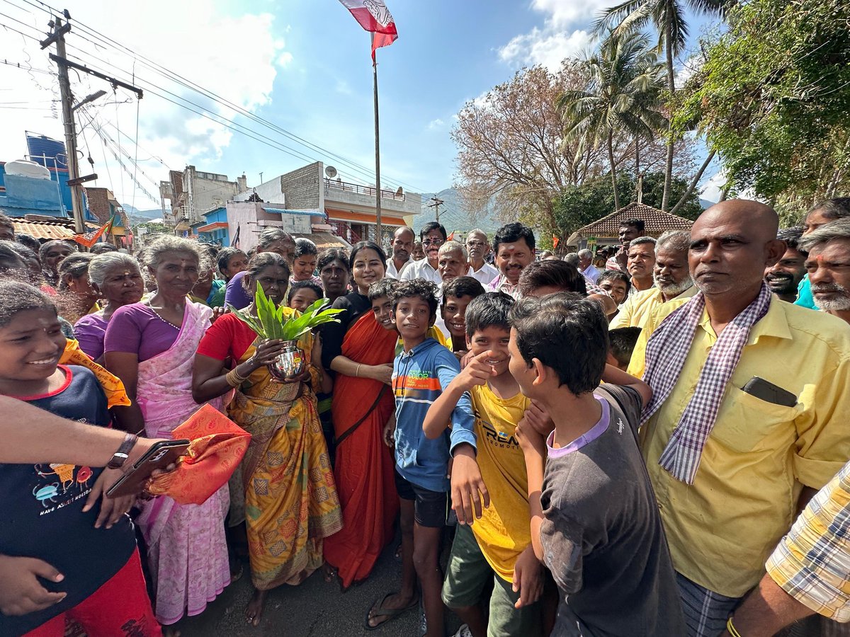 Somewhere in Theni 😍🤩

#AMMK #TTVDhinakaran #DMK #ADMK 
#ModiAgainIn2024 #BJPManifesto