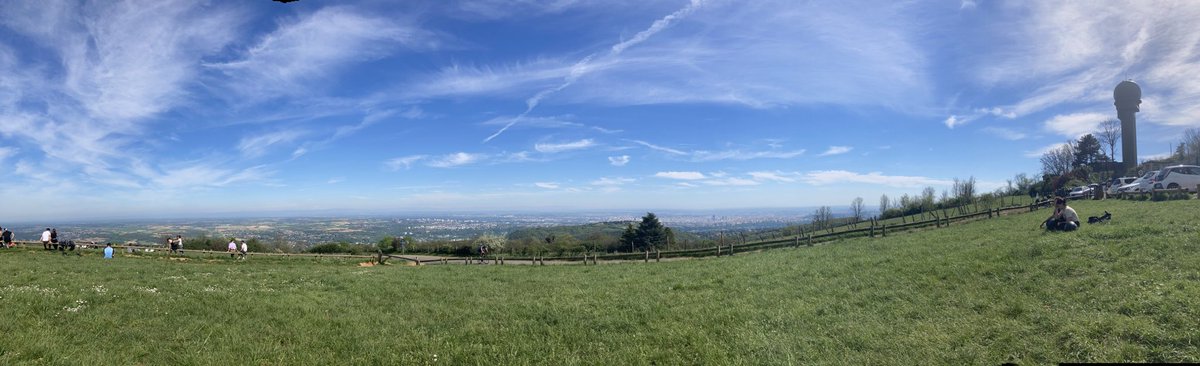 2nd clilmb of Mont Thou for me (~600m height), easy pace but you still have to deserve the view after a tougher 2nd part 🚵‍♂️ 🌞