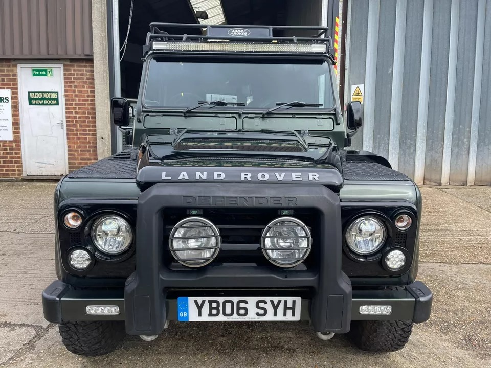 LandyStore's tweet photo. Ad:  2006 LAND ROVER DEFENDER 90 STATION WAGON TD5 **GALVANISED CHASSIS**
On eBay here -->> https://t.co/4V7siE0E5w

 #LandRoverDefender #Defender90 #GalvanisedChassis #4x4 #LandRoverLove #ClassicCars https://t.co/GH025OhgmW