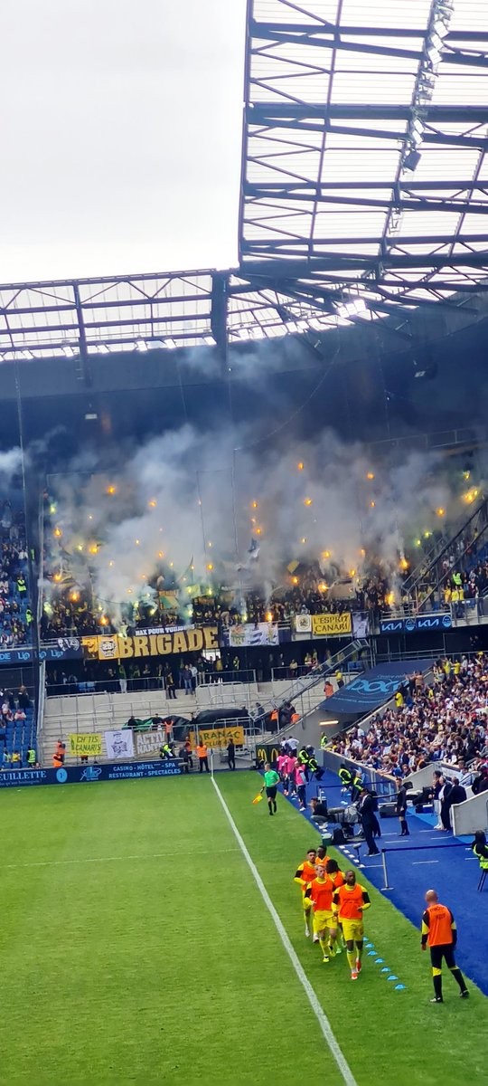 Je pense qu'on est unanime mais très beau parcage Nantais aujourd'hui avec de belles animations. Bravo à vous !! 
Un plaisir de voir des parcages comme ça ! 😍 #HACFCN <a href="/FCNantes/">FC Nantes</a>