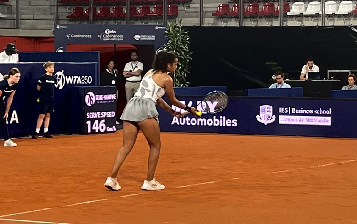 2e set très accroché au ⁦<a href="/LeKindarena/">Le Kindarena</a>⁩ de #Rouen entre l’Américaine Montgomery et la Française Ponchet. En jeu, une place dans le tableau final de l’open WTA 250 soutenu par ⁦<a href="/iesnormandie/">IES Normandie</a>⁩