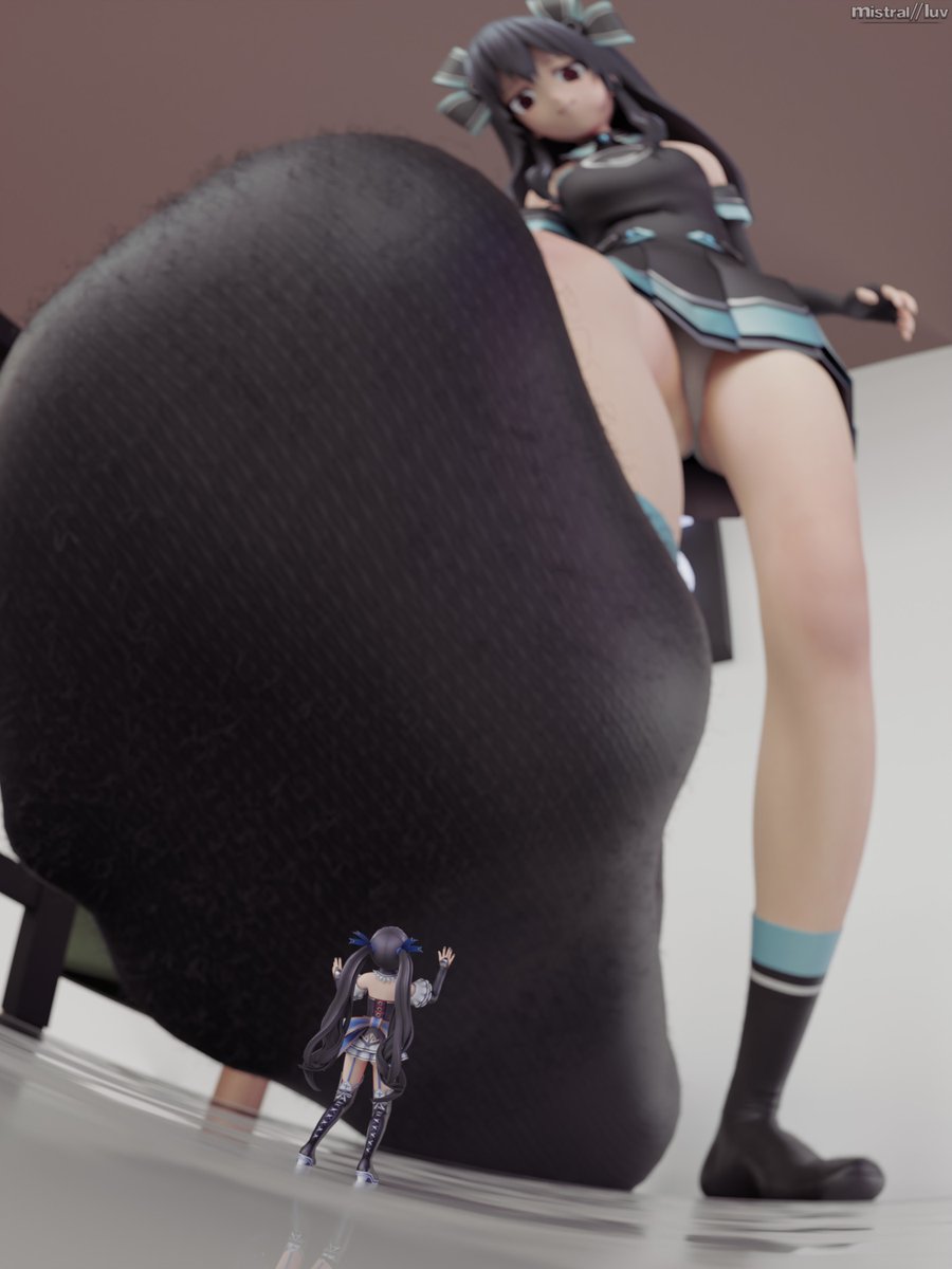 Sometimes Uni gets a bit too playful and Noire ends up even smaller.  Just gonna have to get used to this view, Noire. 😏