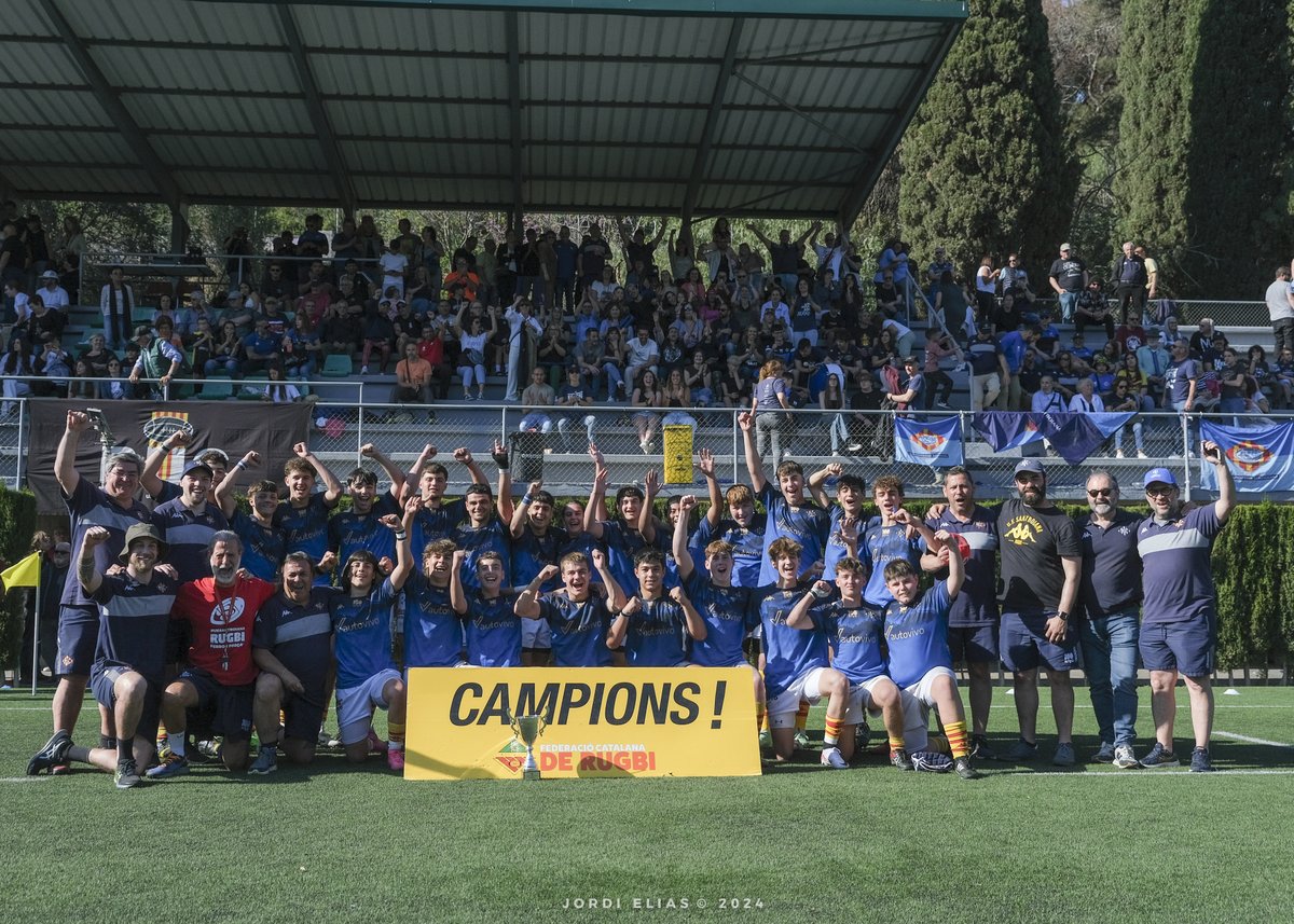 La @UESantboiana es va proclamar ahir campiona de la Primera Catalana S16 🏆 Els del Baldiri Aleu van derrotar el @buc1929 27 a 5 a la final jugada a la Foixarda i tanquen una temporada perfecta en la que han guanyat tots els partits 🔝🏉 📸 Jordi Elias