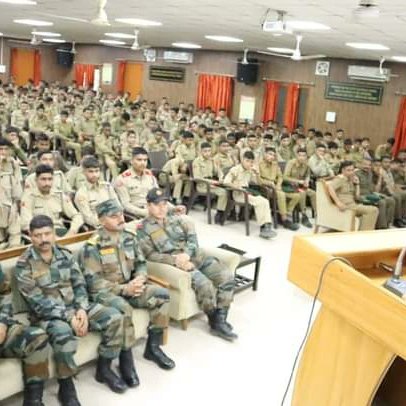 The #NCC Training Academy in #Nagrota witnessed an electrifying atmosphere as Hony Capt Mohd Sadiq (Retd), SC, a distinguished #ShauryaChakra Awardee from 7 JAK RIF, delivered a motivational lecture to 500 NCC Cadets.(1/3)

 #VeeroKiBhoomi #ProgressingJk #BadaltaJK #BharatNirman
