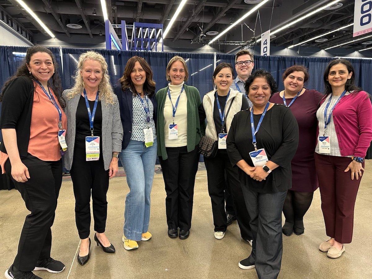 Great impromptu gathering of @YaleRadiology breast imaging faculty with former & future trainees at #SBI2024. I'm eternally grateful for the incredible training & mentorship I received as a @YaleRadRes. Now, as a junior faculty, I better appreciate their dedication to teaching.