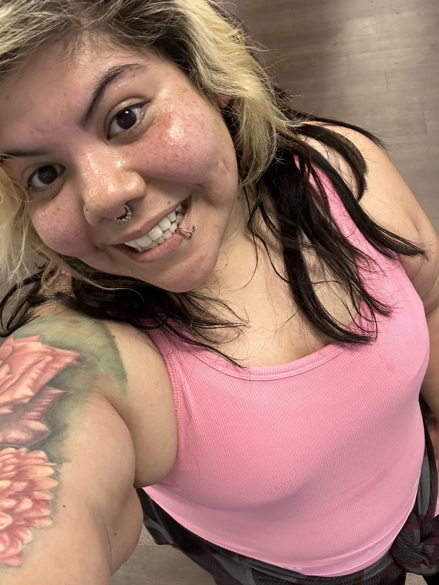 AngeeVibes's tweet photo. Building my cardio back up! Didn’t want to come today. But sure glad I came ☺️ 

#zumba #dance #fitness #bbwfitness #zumbadance #dancefitness #zumbainstructor #zumbafitness #sunday #sundayfunday #ootd #pink #vspink #victoriasecret #gymwear #gymoutfit https://t.co/LpYbXDAiPD