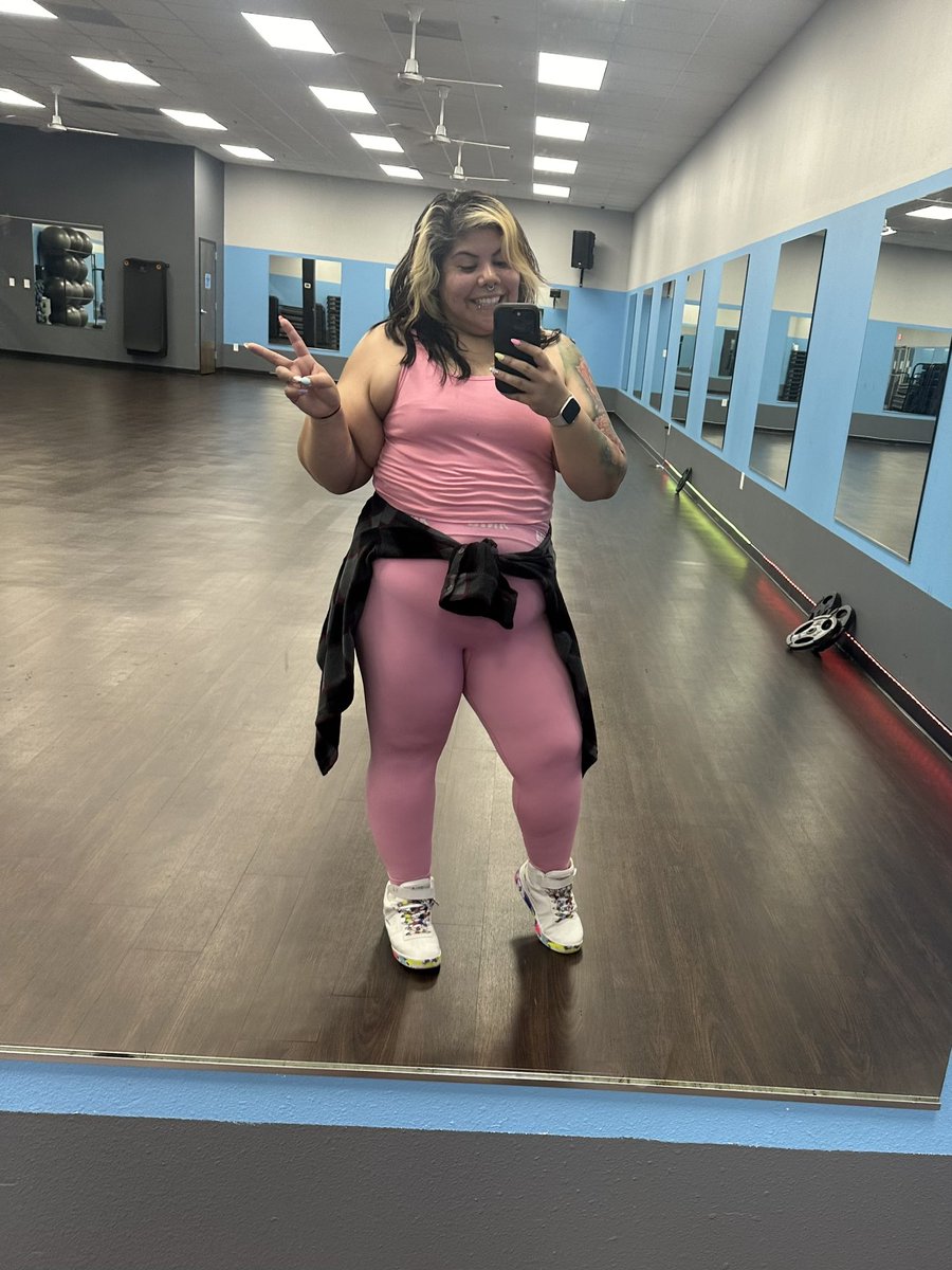 AngeeVibes's tweet photo. Building my cardio back up! Didn’t want to come today. But sure glad I came ☺️ 

#zumba #dance #fitness #bbwfitness #zumbadance #dancefitness #zumbainstructor #zumbafitness #sunday #sundayfunday #ootd #pink #vspink #victoriasecret #gymwear #gymoutfit https://t.co/LpYbXDAiPD
