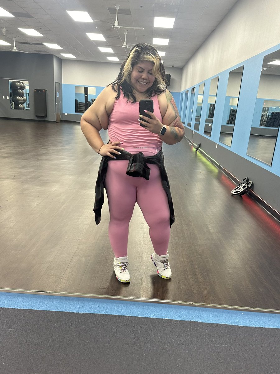 AngeeVibes's tweet photo. Building my cardio back up! Didn’t want to come today. But sure glad I came ☺️ 

#zumba #dance #fitness #bbwfitness #zumbadance #dancefitness #zumbainstructor #zumbafitness #sunday #sundayfunday #ootd #pink #vspink #victoriasecret #gymwear #gymoutfit https://t.co/LpYbXDAiPD