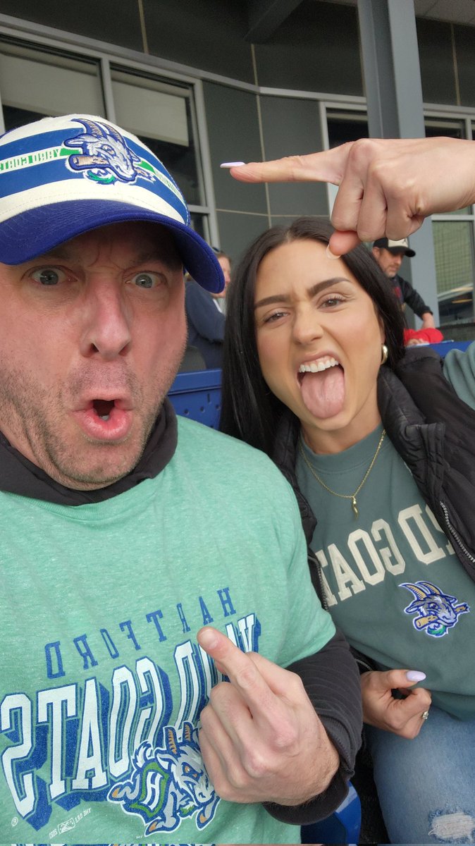 slutter732's tweet photo. #nogoatsnoglory #Hartford #yardgoats https://t.co/NlXyBKbJ10