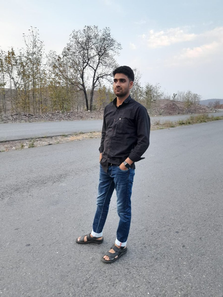 parmadity's tweet photo. दुनिया मेरी बला जाने महँगी है या सस्ती है 
मौत मिले तो मुफ़्त न लूँ हस्ती की क्या हस्ती है
@Avantika0112Dr https://t.co/tKFmXcX3Ex