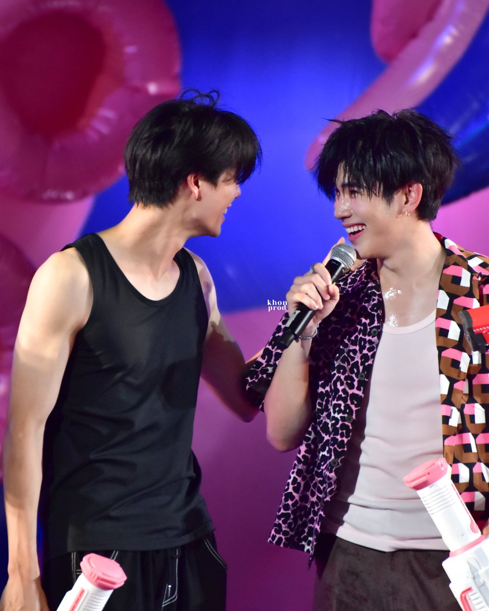 khonprodddd_'s tweet photo. ดึกมากแล้วมีใครมารับบ้างหรือยัง

#SiamParagonUltrasonic_FOURTH
#PhuwinFourth #ภูวินโฟร์ท

꒰ #โฟร์ทณัฐวรรธน์ ; #Fourthnattawat ꒱ @tawattannn #phuwintang https://t.co/PzpNz16nIC