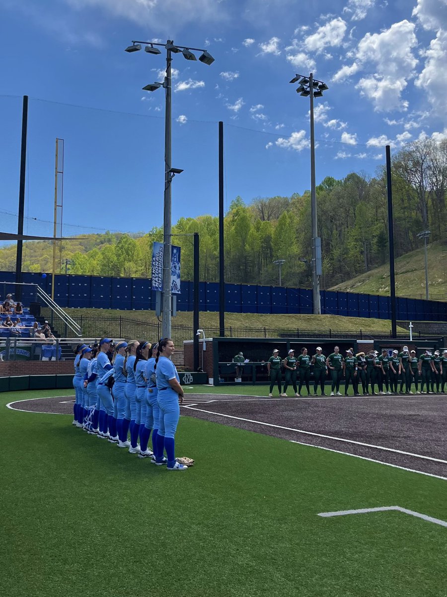 Frame it 🖼️

All 10 of our seniors in the starting lineup today 💙

#HawkEm